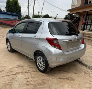 Toyota Vitz 1.3 AWD 5dr 2015 Silver