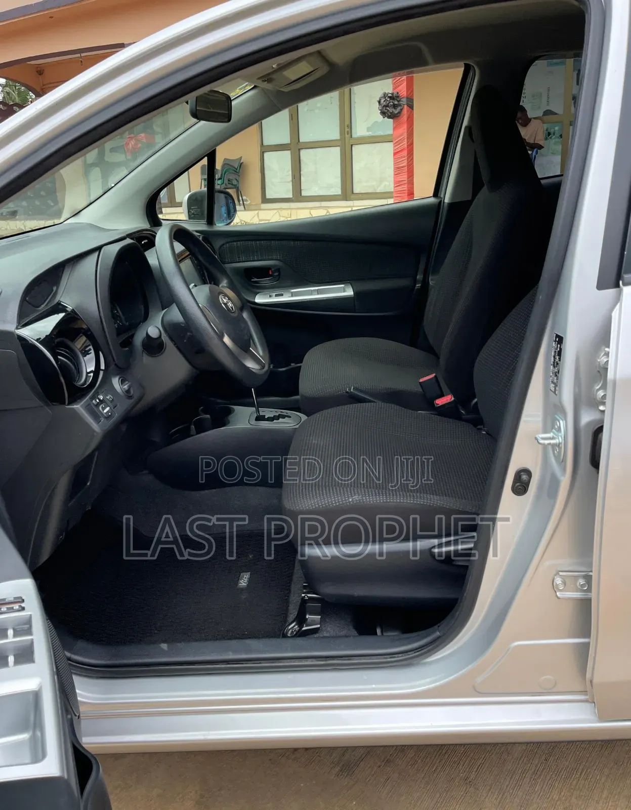 Toyota Vitz 1.3 AWD 5dr 2015 Silver