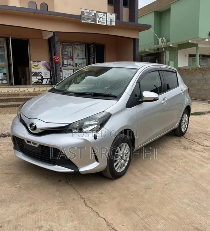 Toyota Vitz 1.3 AWD 5dr 2015 Silver