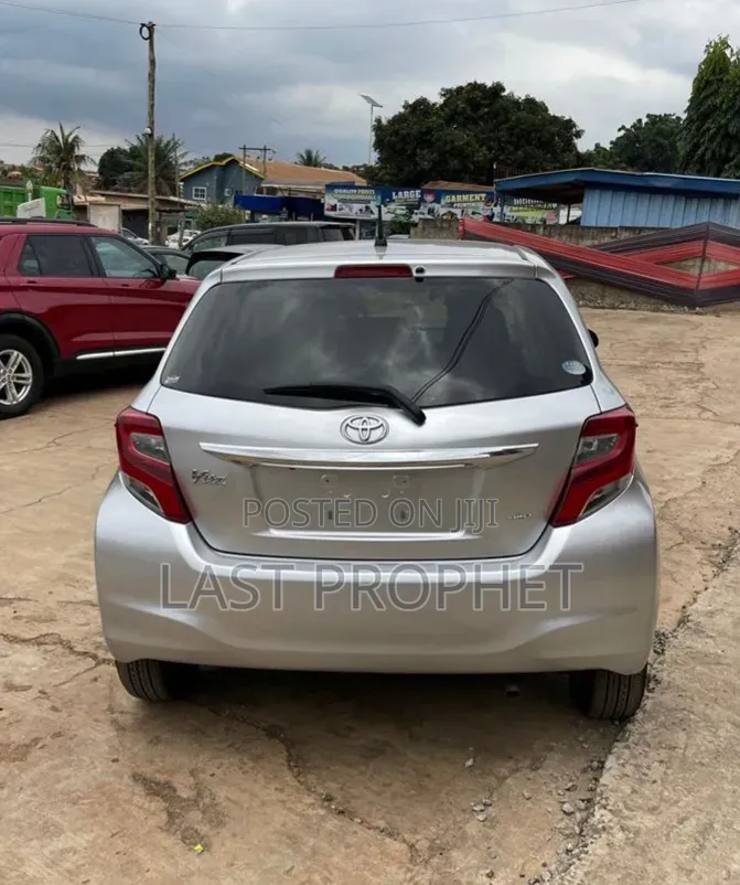 Toyota Vitz 1.3 AWD 5dr 2015 Silver