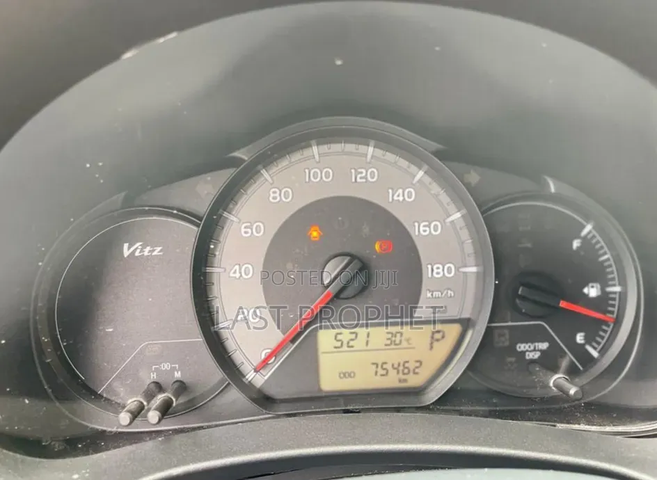 Toyota Vitz 1.3 AWD 5dr 2015 Silver