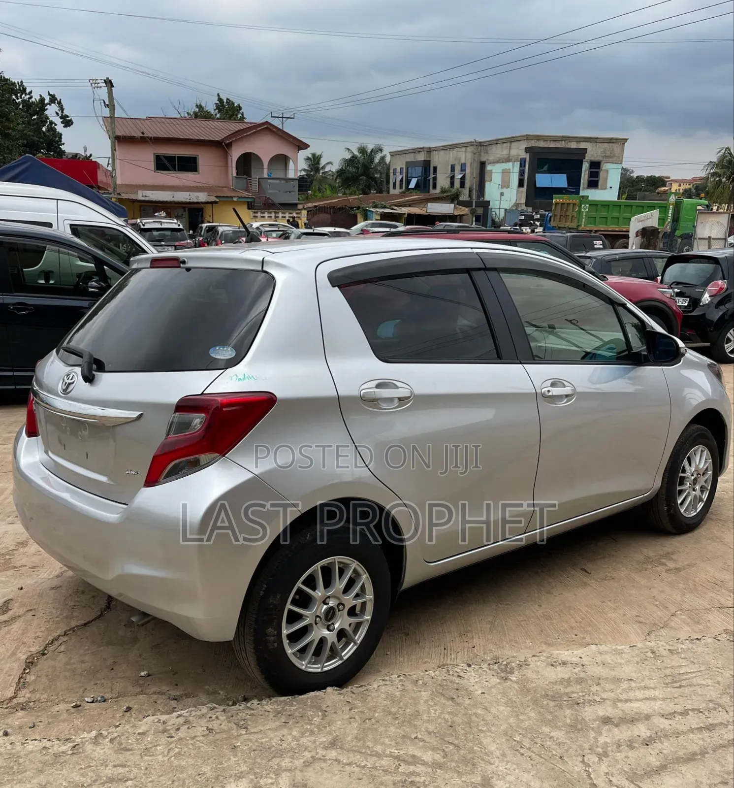 Toyota Vitz 1.3 AWD 5dr 2015 Silver