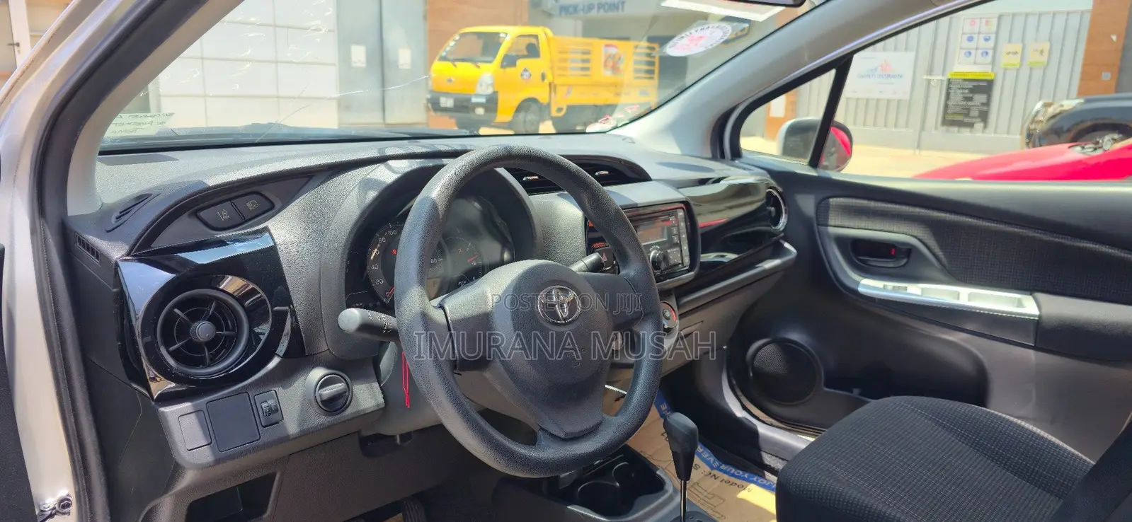 Toyota Vitz 1.0 FWD 5dr 2015 Silver