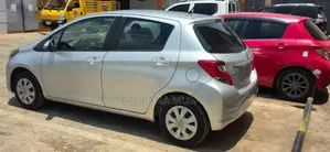 Toyota Vitz 1.0 FWD 5dr 2015 Silver