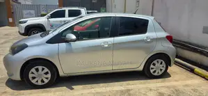 Toyota Vitz 1.0 FWD 5dr 2015 Silver