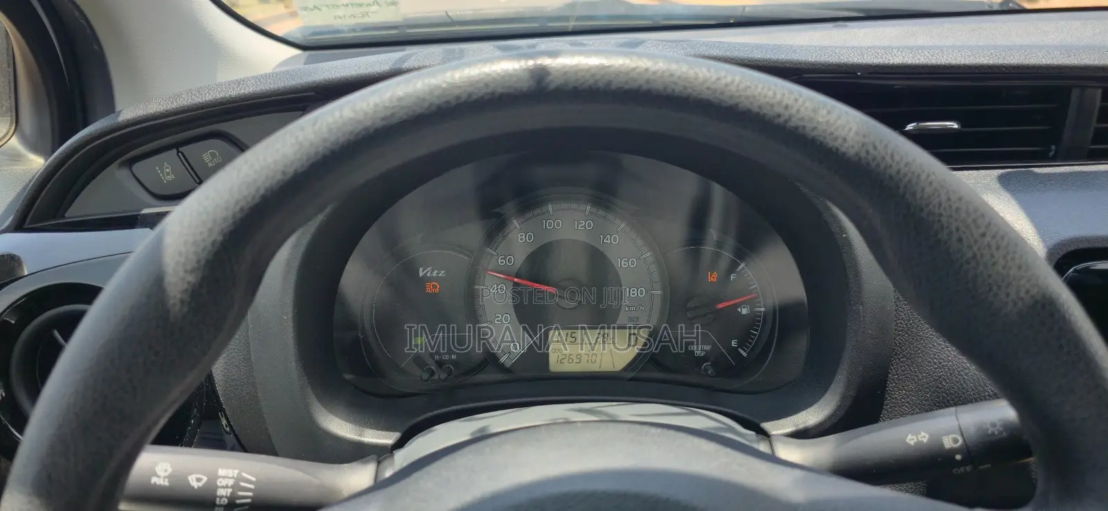 Toyota Vitz 1.0 FWD 5dr 2015 Silver
