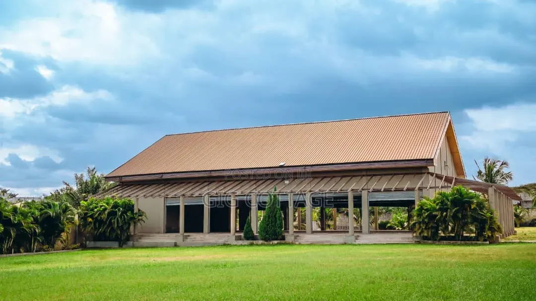 Large Conference Event Center With Spacious Car Park