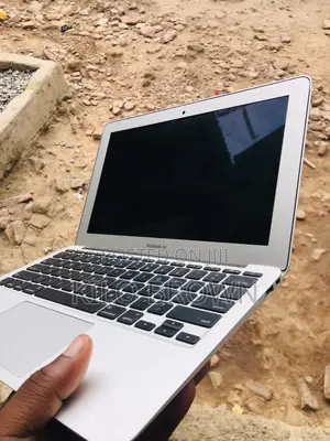 Laptop Apple MacBook Air 4GB Intel Core i5 SSD 256GB