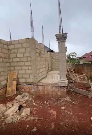7bdrm House in Kumasi Metropolitan for sale