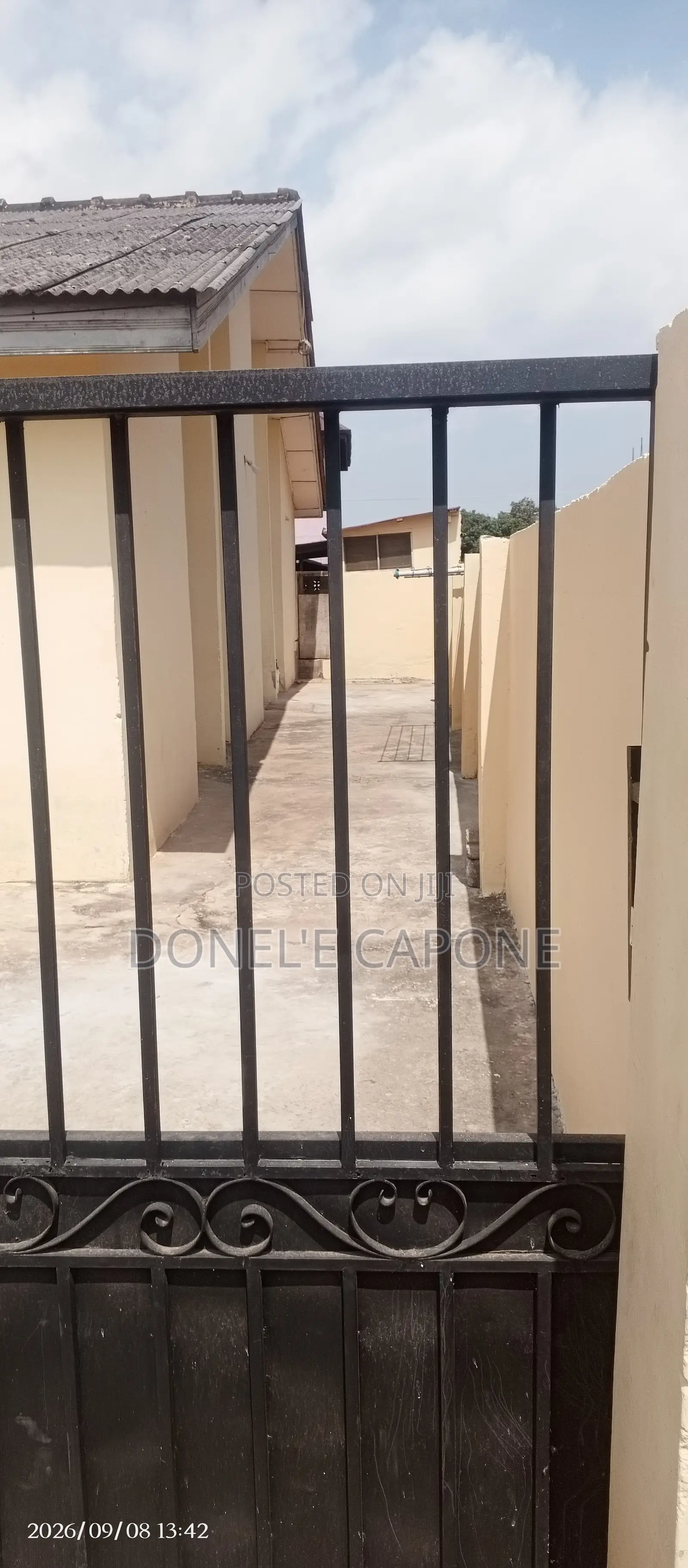 2bdrm House in Ampomaah Last Stop, Amrahia for rent