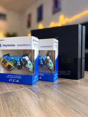 Ps4 Standard With 2 Controllers and 10 Games of Your Choice