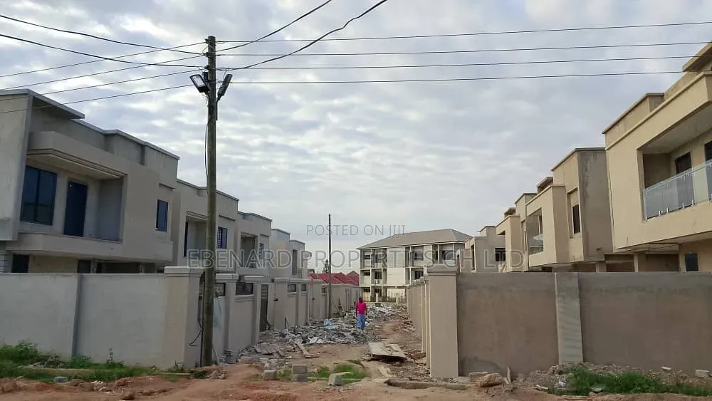 4bdrm House in Ebenard Properties, Baatsona Total for sale