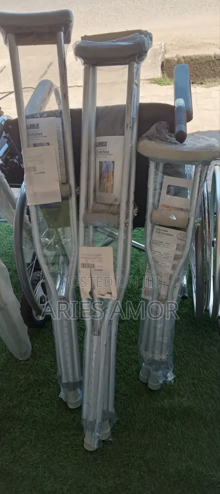 Ampit Crutches ( America Standard)