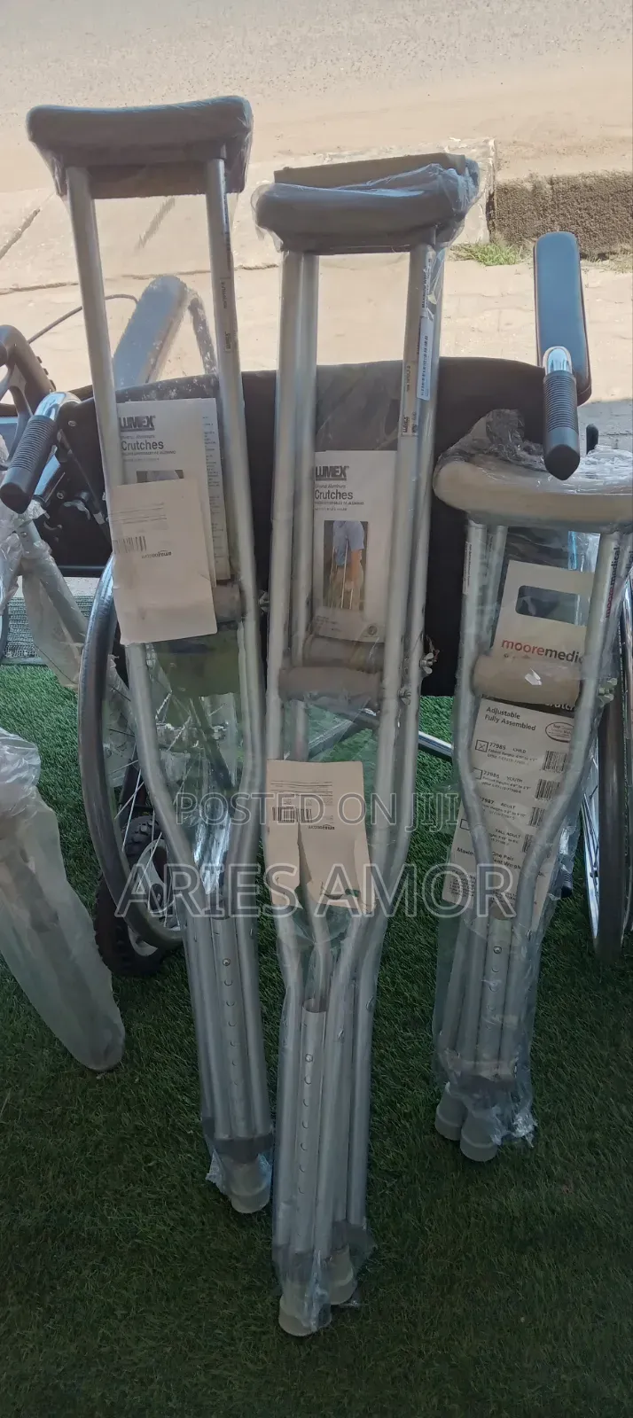 Ampit Crutches ( America Standard)