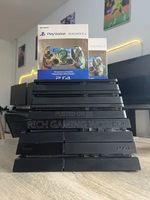 German Used Ps4 4 Slim With Two Pad and 10 Latest Games ( Jailbreak)