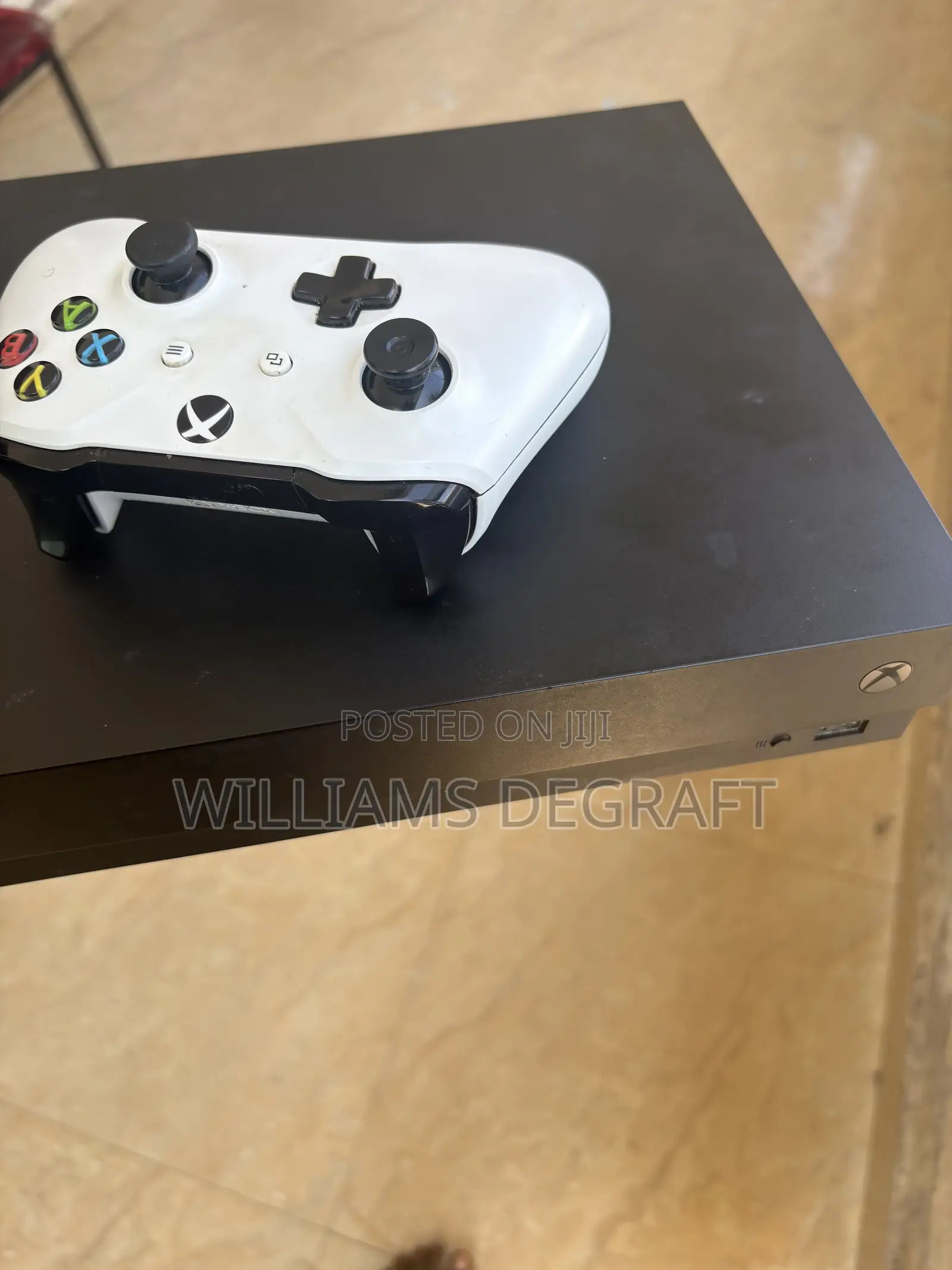 Xbox One X 1TB
