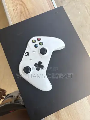 Xbox One X 1TB