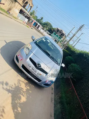 Toyota Vitz 2010 Silver