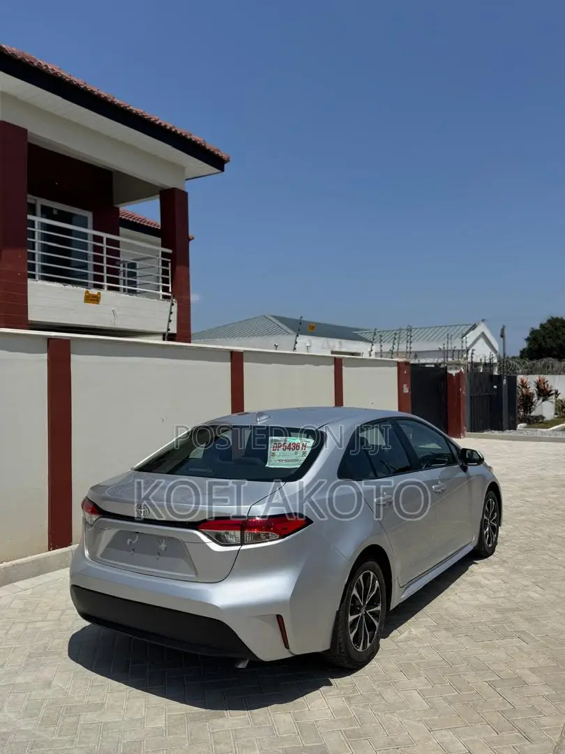 Toyota Corolla Hybrid LE 2025 Gray