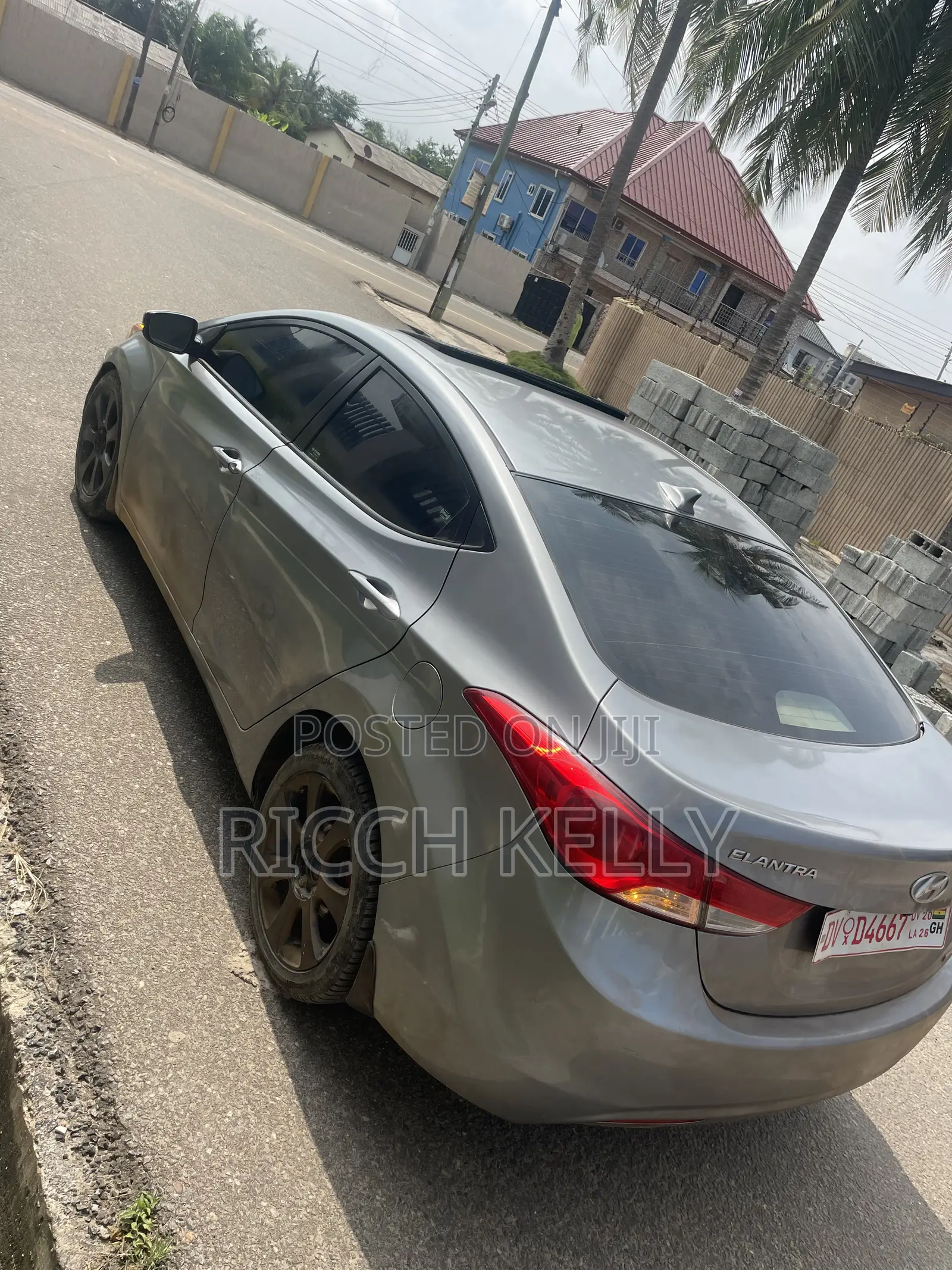 Hyundai Elantra Limited Sedan FWD (1.8L 4cyl 6A) 2013 Gray
