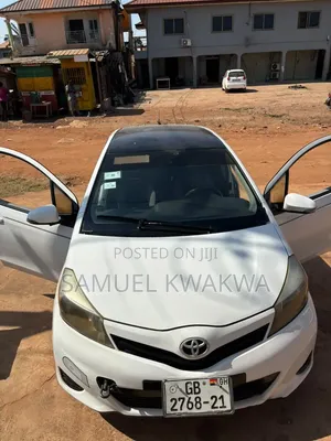 Toyota Vitz 2012 White