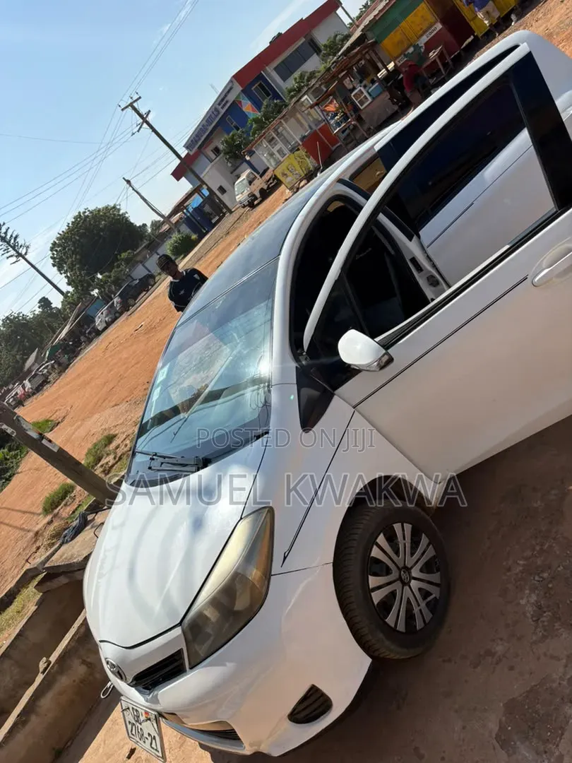 Toyota Vitz 2012 White