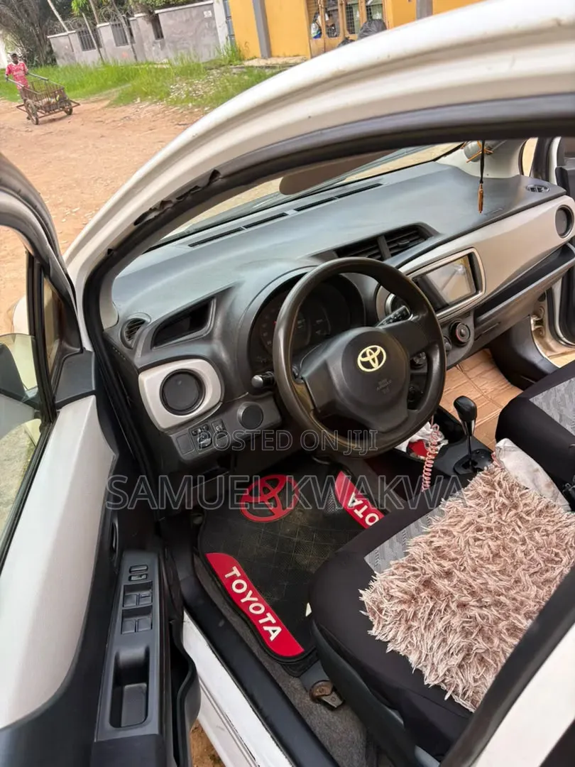 Toyota Vitz 2012 White