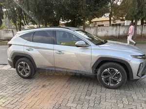 Hyundai Tucson SE AWD 2025 Silver