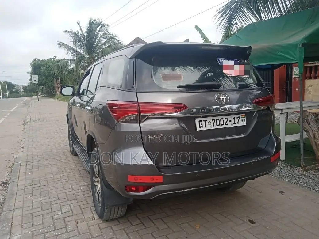 Toyota Fortuner 2.7 AWD 2017 Gray