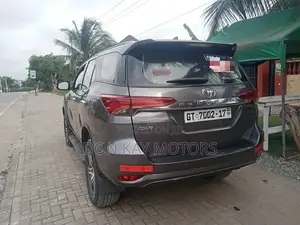 Toyota Fortuner 2.7 AWD 2017 Gray