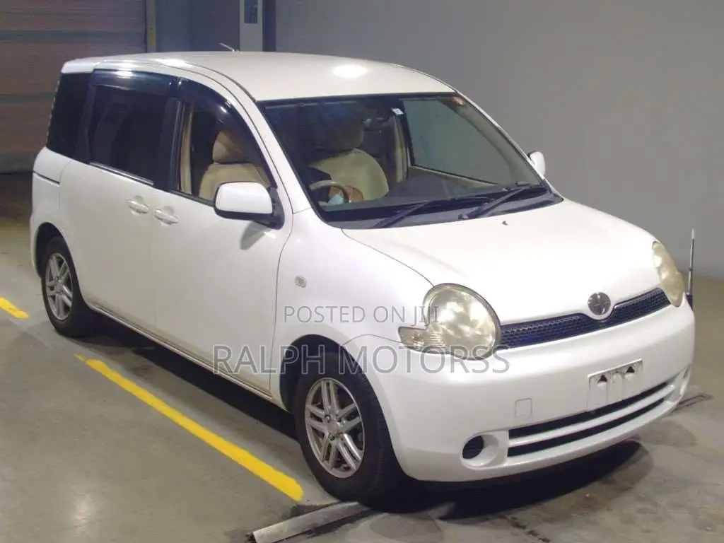 Toyota Sienta 2005 Headlights