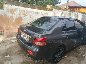 Toyota Yaris 2010 Black