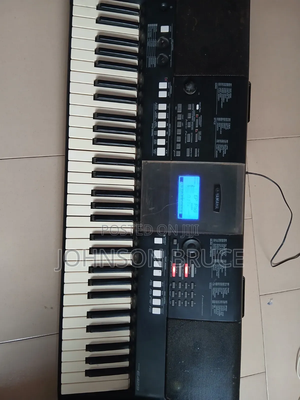 Yamaha PSR E423