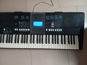 Yamaha PSR E423