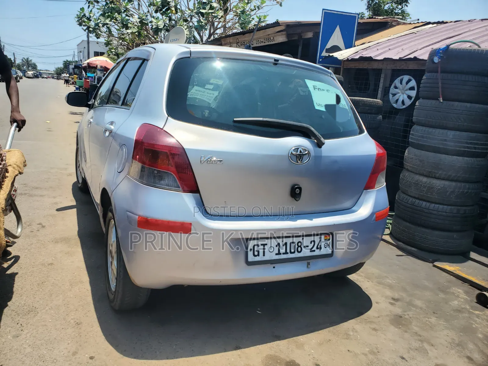Toyota Vitz 2010 Silver