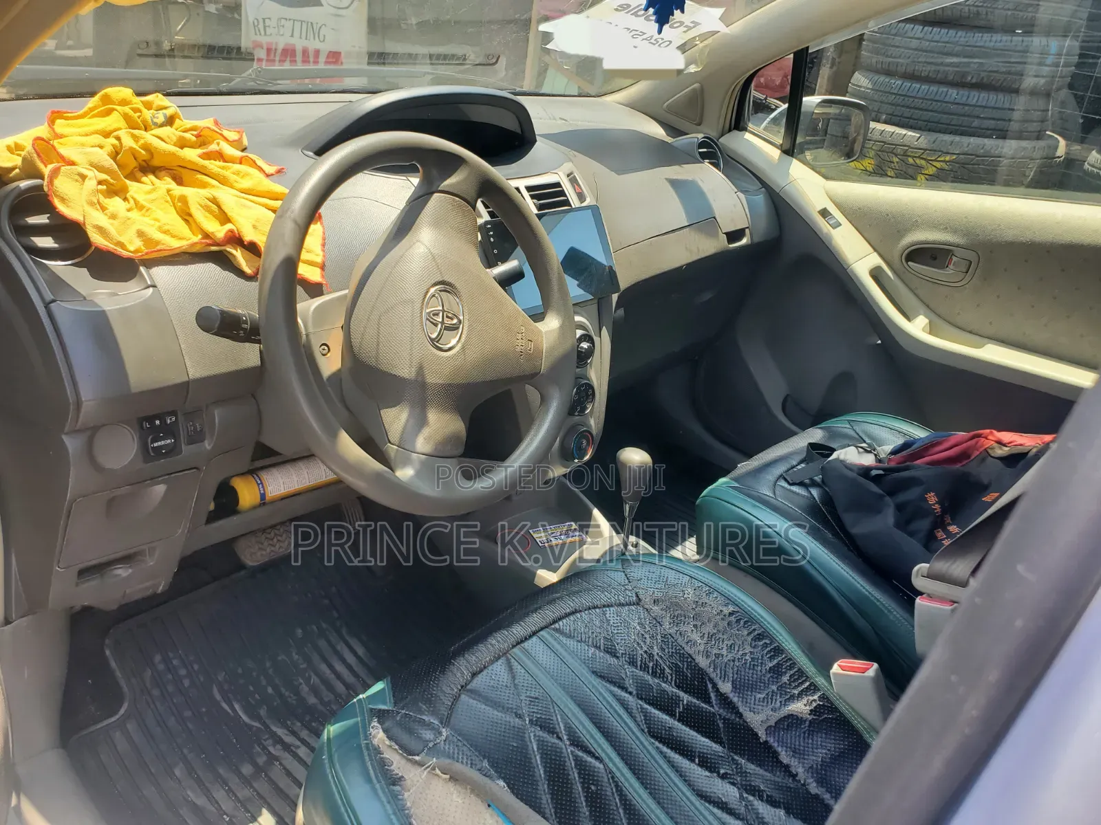 Toyota Vitz 2010 Silver