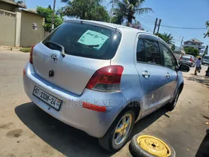 Toyota Vitz 2010 Silver