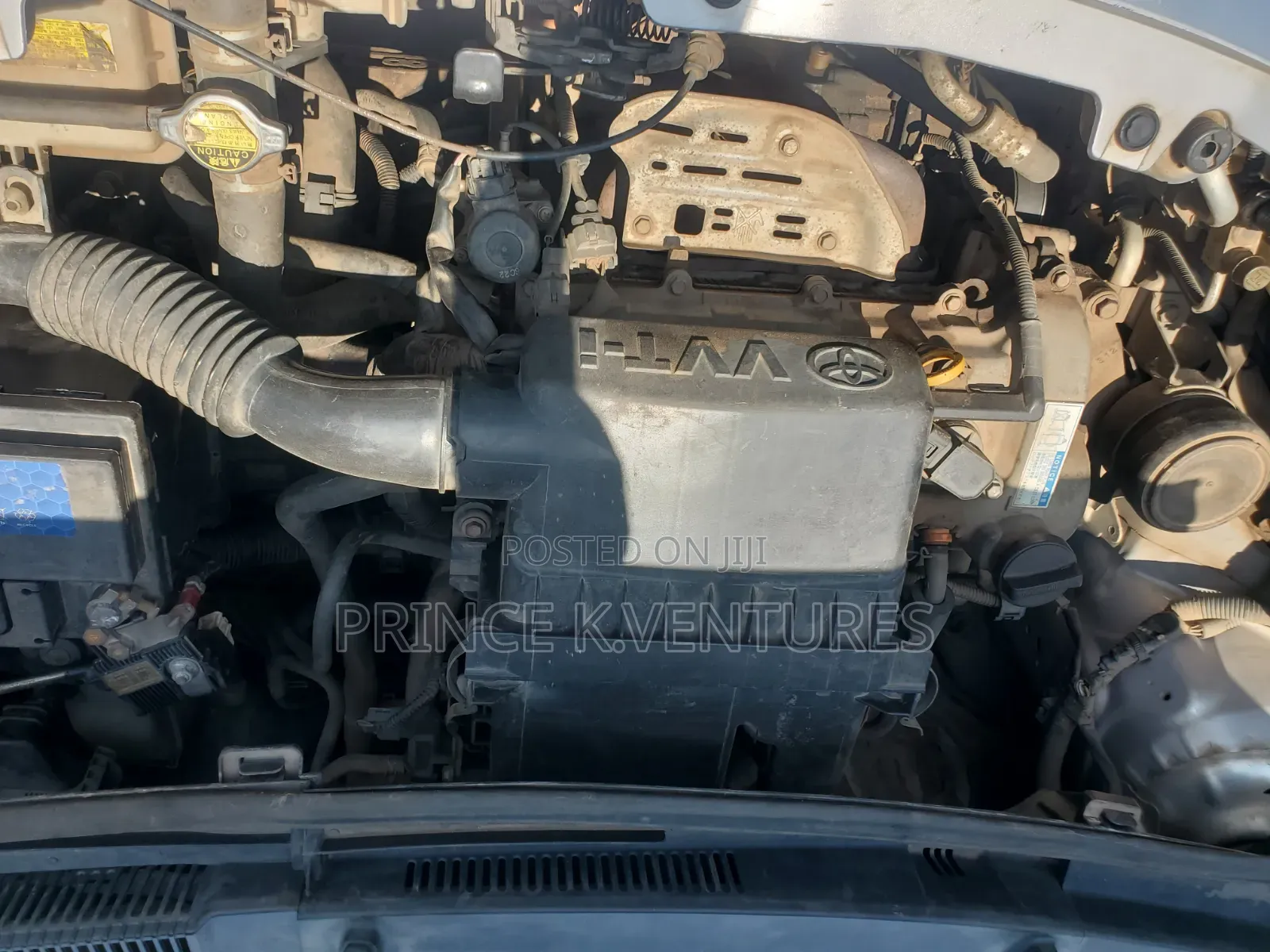 Toyota Vitz 2010 Silver