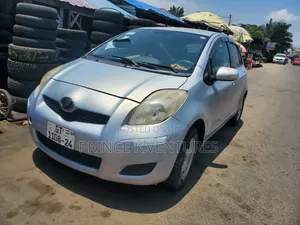 Toyota Vitz 2010 Silver