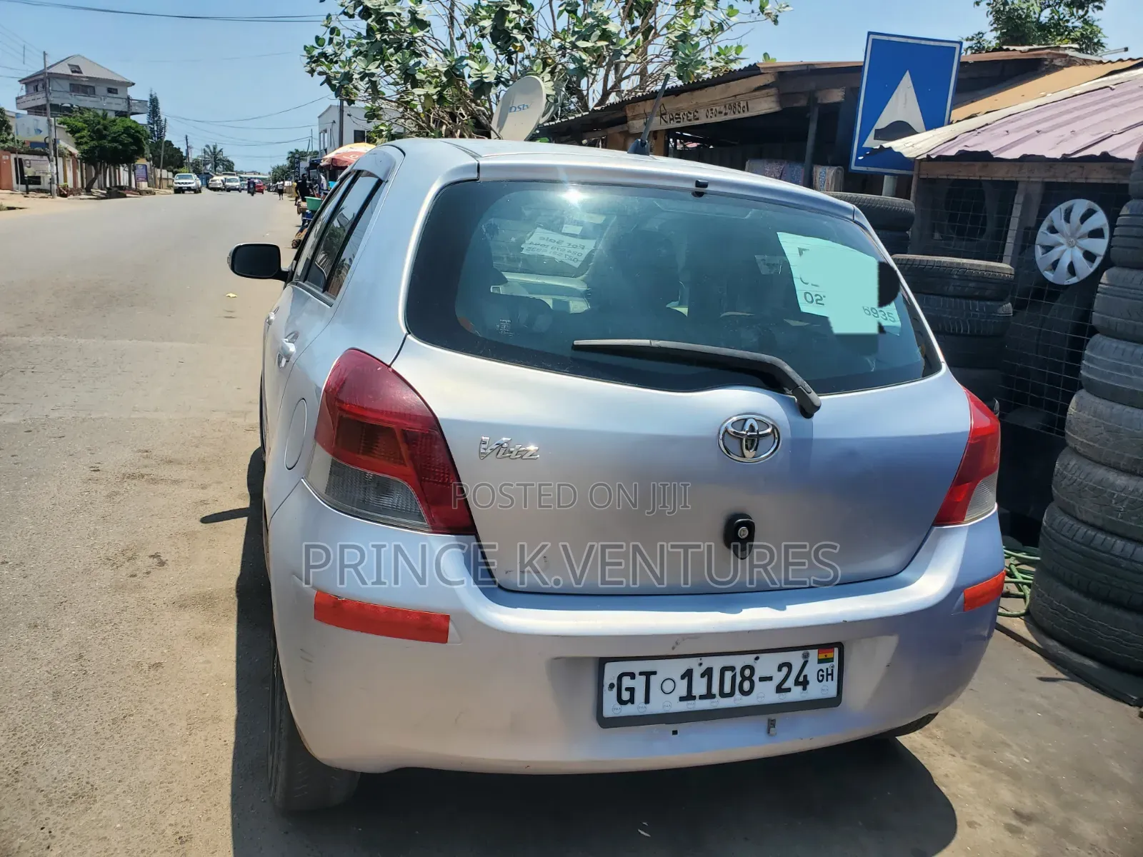 Toyota Vitz 2010 Silver