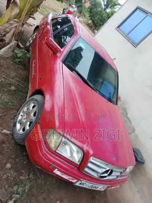 Mercedes-Benz C200 2005 Red