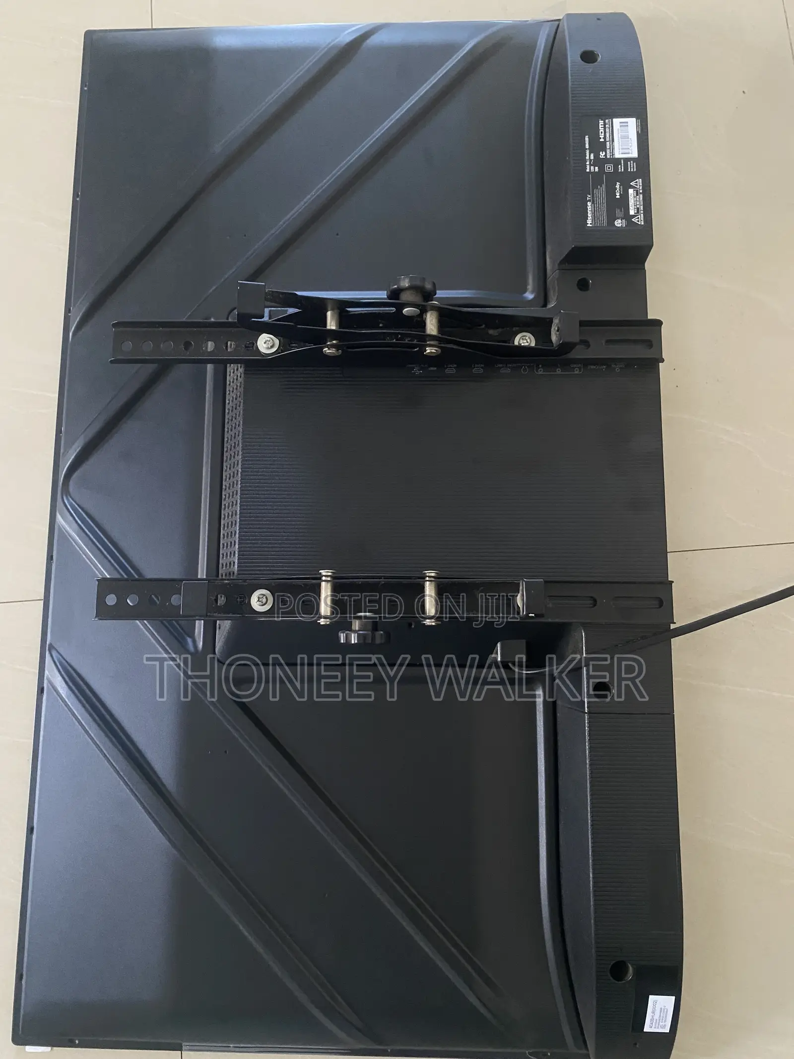 Hisense 40” Smart TV – Clean Perfect Working Condition + Remote