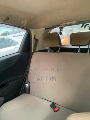 Toyota Vitz 2012 Silver