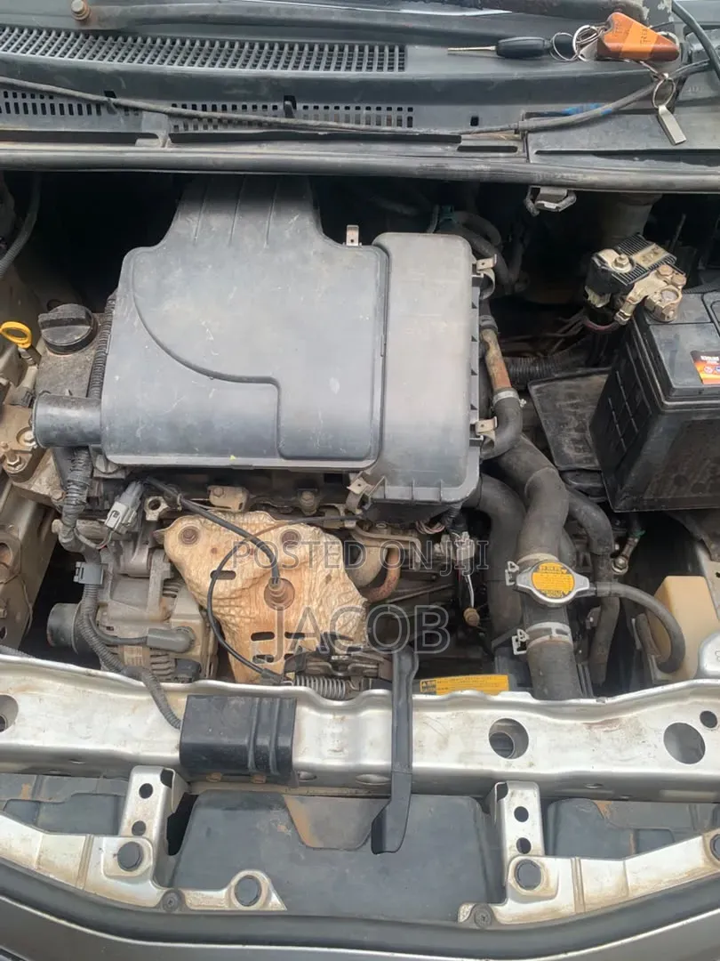Toyota Vitz 2012 Silver