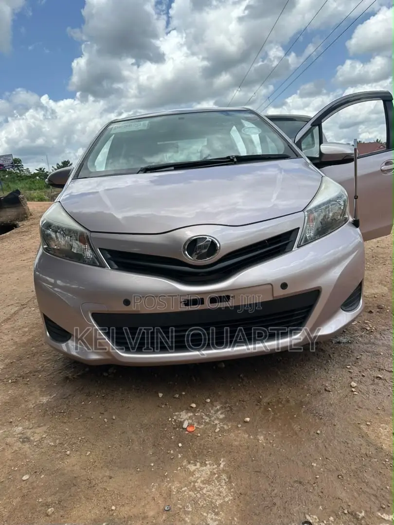 Toyota Vitz 1.3 FWD 3dr 2013