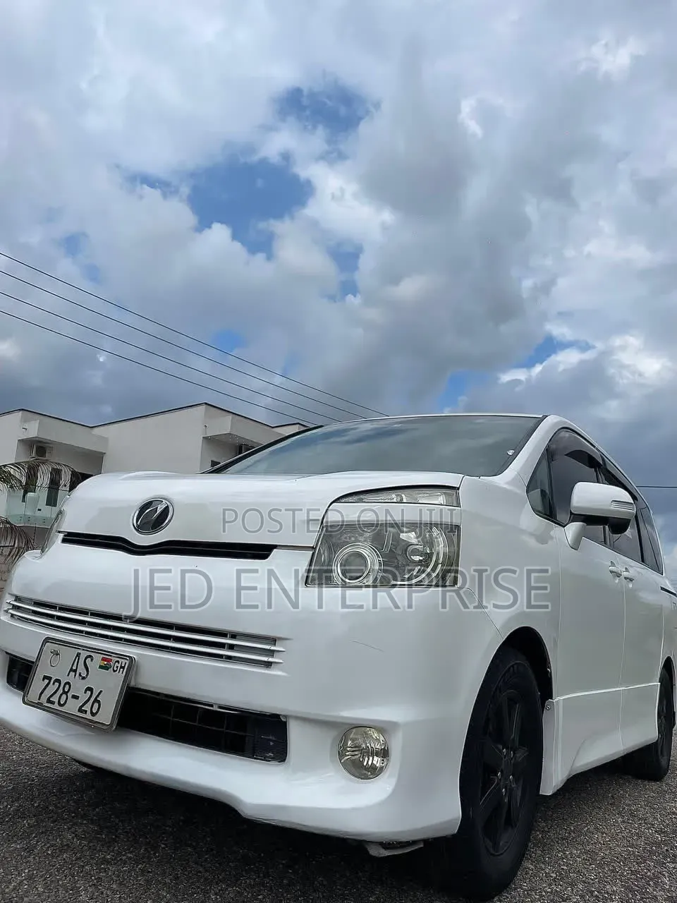 Toyota Voxy 2013 White