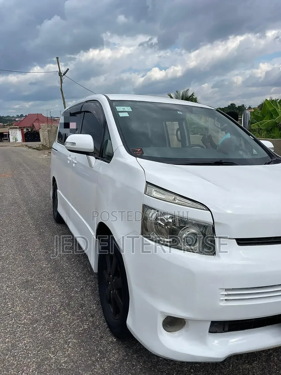 Toyota Voxy 2013 White