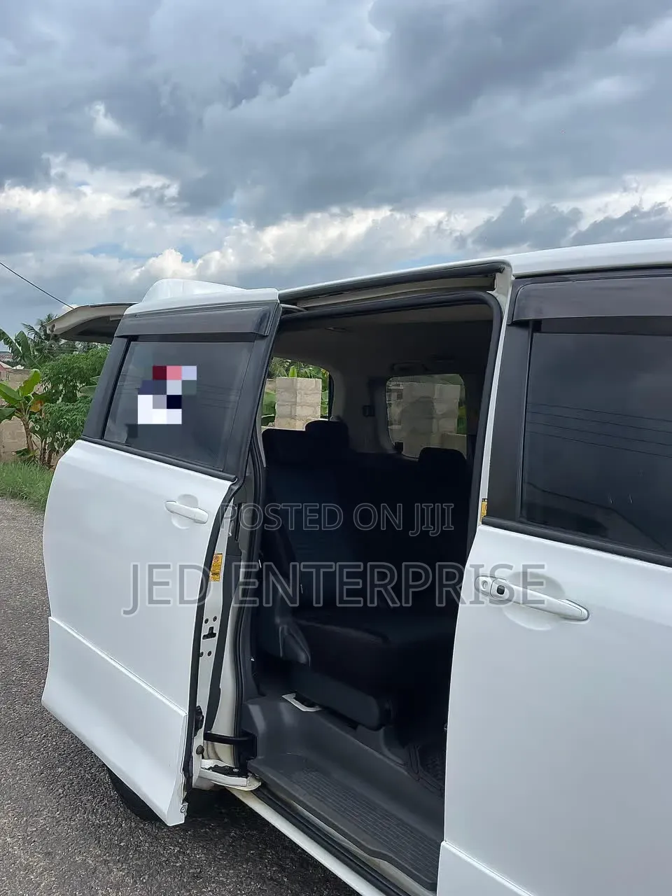 Toyota Voxy 2013 White