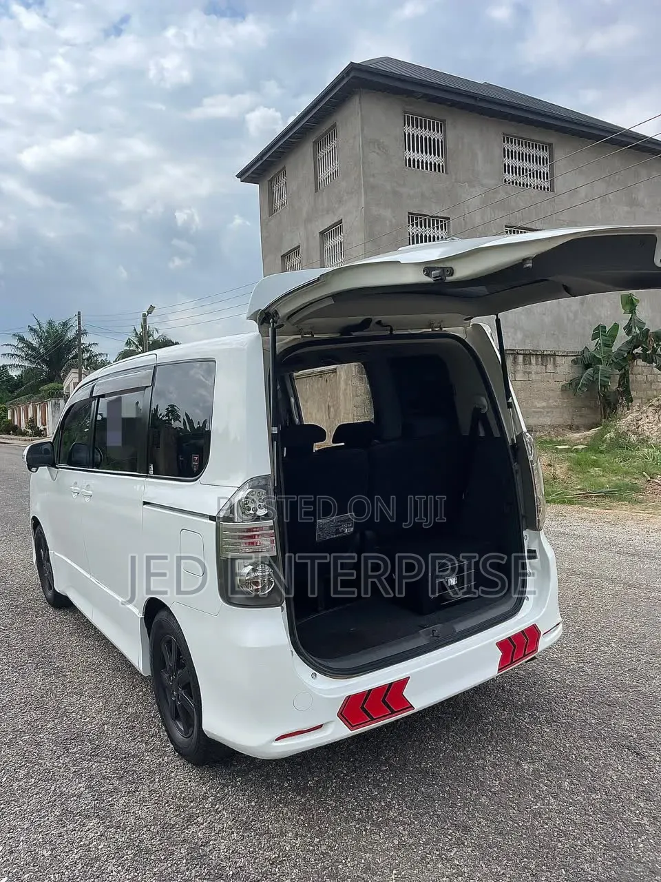 Toyota Voxy 2013 White