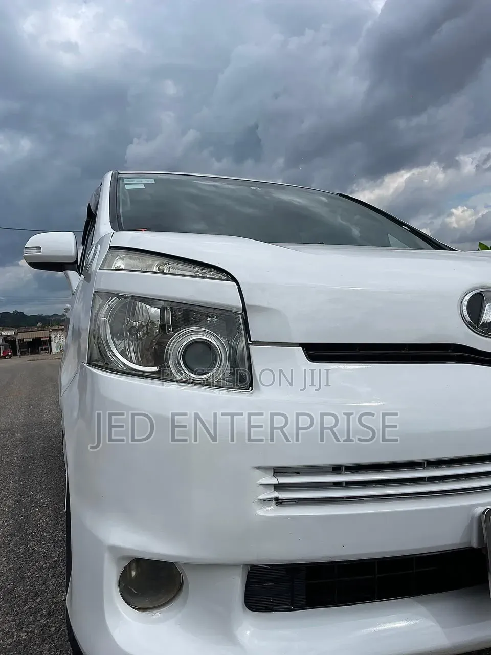 Toyota Voxy 2013 White